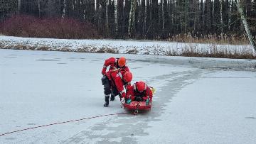 Ćwiczenia wodno-lodowe lublinieckich strażaków