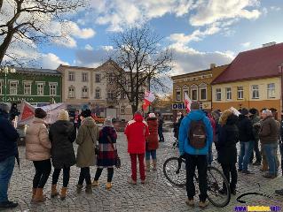 Kolejne protesty w Lublińcu przeciw przymusowym szczepieniom i segregacji sanitarnej