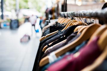 Hurtownia odzieży - czyli skąd brać ubrania do sklepu internetowego lub stacjonarnego?