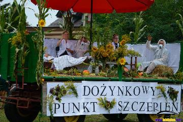 Dożynki Powiatowe 2022 w Kochanowicach – korowód dożynkowy [ZDJĘCIA]