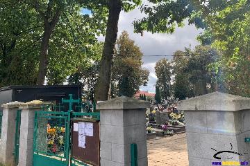 Policja poszukuje świadków włamań i kradzieży na cmentarzu parafialnym w Lublińcu