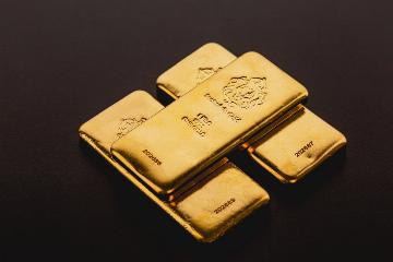 Jak bezpiecznie inwestować w złoto? Wybierz sztabki i monety