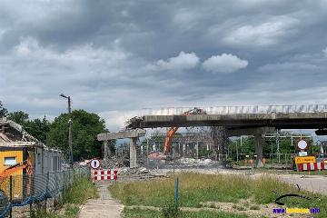 Trwa rozbiórka wiaduktu w ciągu DW 906 w Lublińcu [ZDJĘCIA]