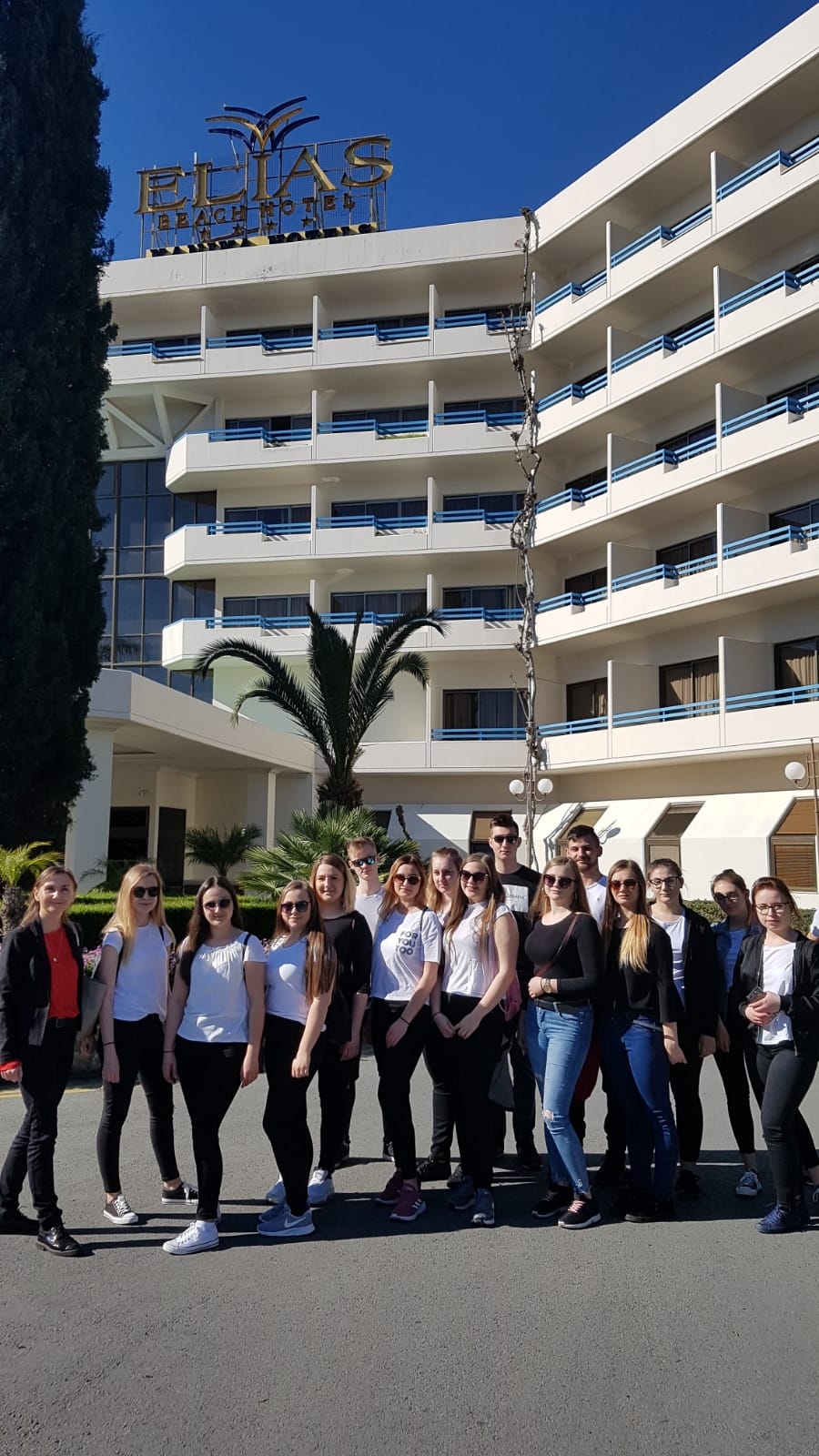 Uczniowie ZSOT pozdrawiają z Cypru