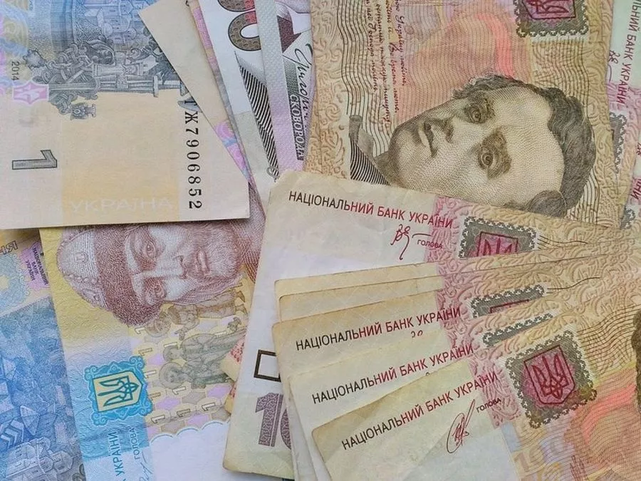 Jak tanio przesłać pieniądze na Ukrainę?